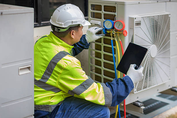 Professional Hvac technician working in Lanark Village, FL